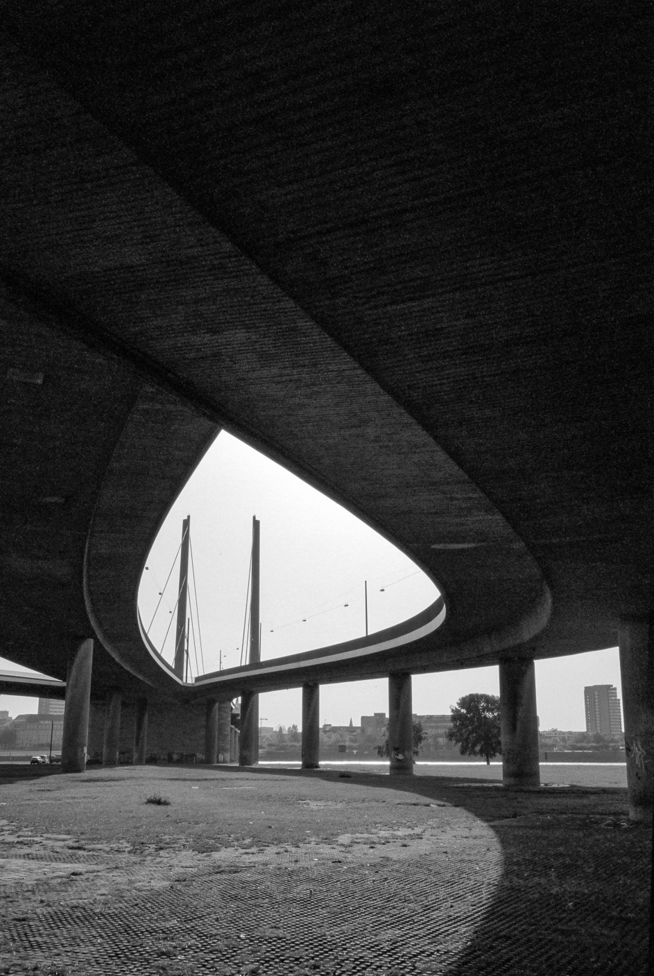 Düsseldorf, Rheinkniebrücke - Structure I